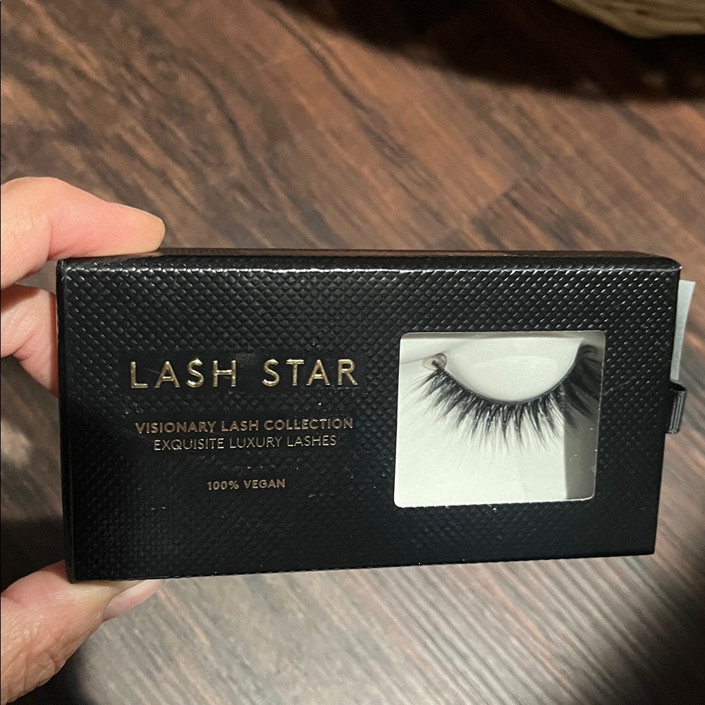 NWT Lash Star False Lashes-VL 005